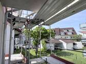 Aussicht Balkon - Familienfreundliche Wohnung mit Einbauküche