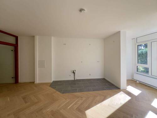 Wohnzimmer / Küche - 2 Zimmer Etagenwohnung in Berlin