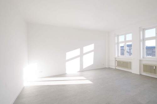 Wohnzimmer - Erstbezug nach Sanierung: 2-Zimmer-Wohnung im eindrucksvollen Baudenkmal