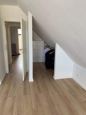 Schlafzimmer mit Ankleidebereich - 