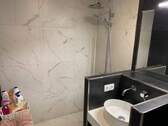 Bad mit Dusche - 
