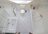 Badezimmer im Dachgeschoss - 