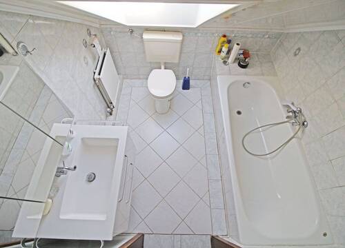 Badezimmer im Dachgeschoss - 