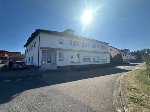 Hausansicht - 6 Zimmer Büro zur Miete in Leinburg