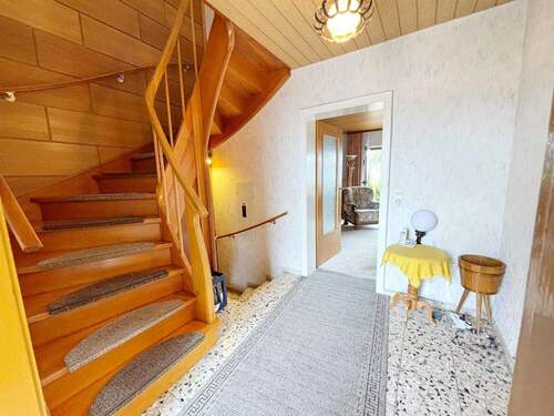 Flur und Treppenhaus - 