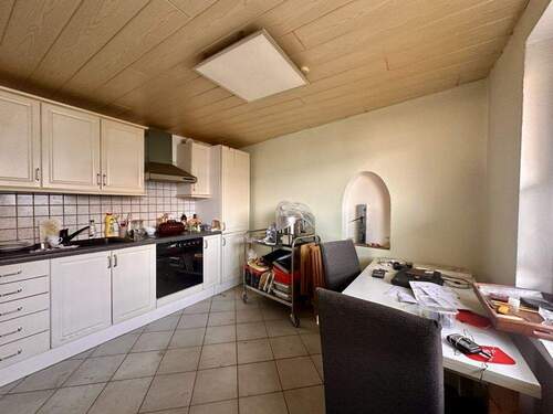 Wohnküche mit Sitzmöglichkeit - 