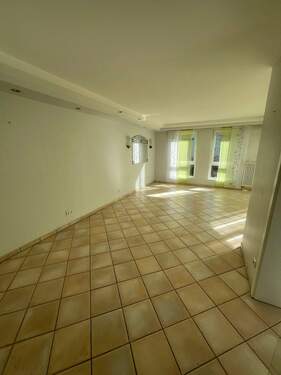 Wohnzimmer Foto 4.jpeg - 3 Zimmer Etagenwohnung zur Miete in Baden-Baden