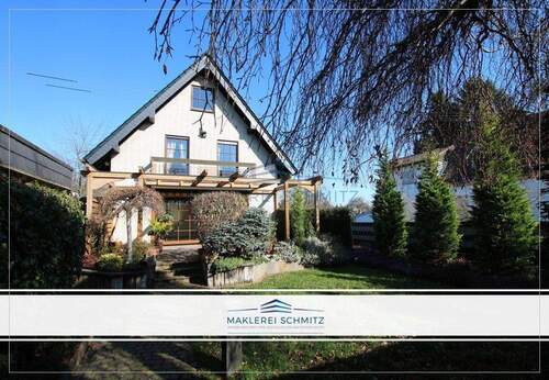 Titel - Hochwertig! Ideales Familienhaus mit schönem Garten, Garagen und Innenpool zentral in Niederkassel