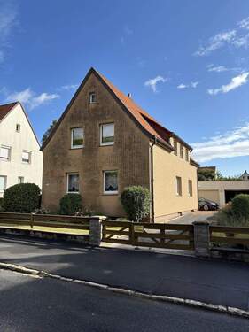 Ansicht Straße - 6 Zimmer Einfamilienhaus zum Kaufen in Springe