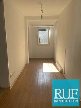 Flur - Etagenwohnung mit 88,00 m&sup2; in Niefern-Öschelbronn zur Miete