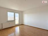 Wohnzimmer - 4-Raum-Eigentumswohnung mit Balkon in Annaberg-Buchholz - flexible Nutzungsmöglichkeiten!