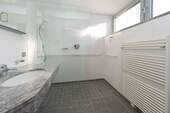 Tageslichtbad mit Dusche - 