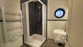 Bad mit Dusche - 