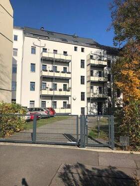 Stellplätze - 4 Zimmer Etagenwohnung in Chemnitz
