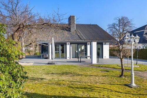 Haus Vorderansicht - 5 Zimmer Einfamilienhaus zum Kaufen in Hamburg