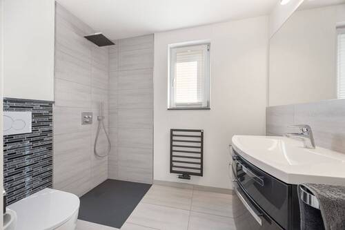 Erdgeschoss Duschbad II - 