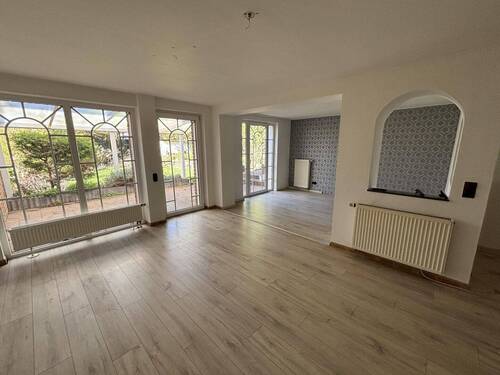 großes Wohn-/ Esszimmer - 