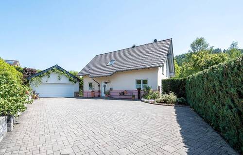 18381 Außenansicht - Freistehendes Einfamilienhaus in Oberstadtfeld I BJ 2005 I 5 Schlafzimmer I Doppelgarage