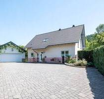Freistehendes Einfamilienhaus in Oberstadtfeld I BJ 2005 I 5 Schlafzimmer I Doppelgarage