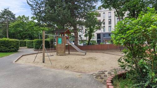 Spielplatz am Grundstück - 