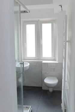 Bad 1 - 3 Zimmer Etagenwohnung in Kassel