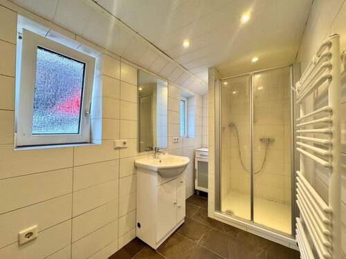 Badezimmer linke Hausseite - 