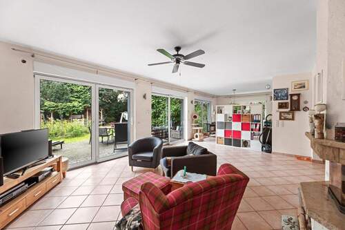 Heller Wohnraum mit Gartenblick - 6 Zimmer Einfamilienhaus in Birkenwerder