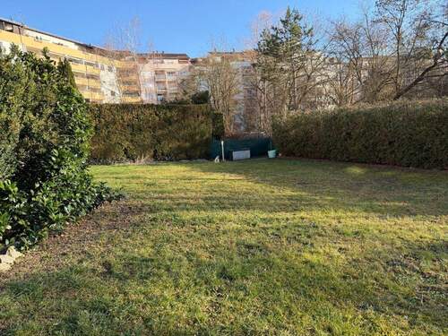 Garten - Mehrfamilienhaus, Wohnhaus mit 135,00 m&sup2; in Neusäß zur Miete