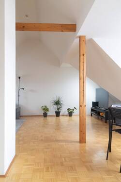 Wohnzimmer rechts von Türe aus - 