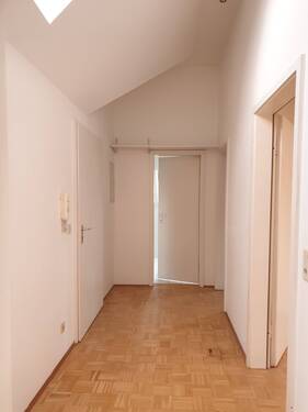 Flur vom WZ aus Richtung Badezimmer - 