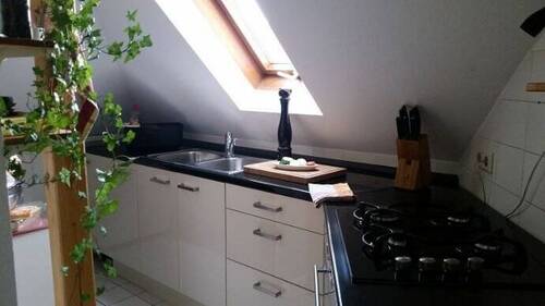 Küche mit Einbauküche - 