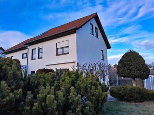 Seitliche Sicht - Gemütliches Haus mit Terrasse in Plauen!