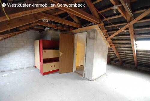 teilweise ausbaufähiger Dachboden - 