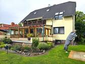 Haus Gartenansicht - Gepflegtes 1- bis 2-Familienhaus mit Souterrain, Wintergarten, Kamin und Balkon