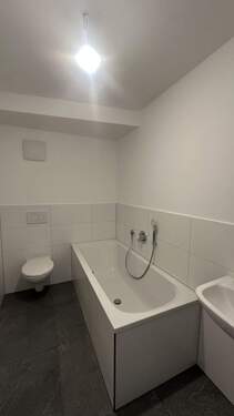 Bad unten - Reihenmittelhaus in Erfurt / Altstadt zur Miete