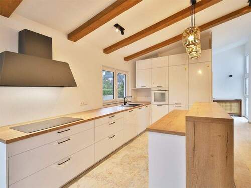 Moderne und hochwertige Küche - Doppelhaushälfte mit 175,00 m&sup2; in Leonberg zur Miete