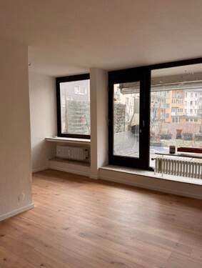 Wohnzimmer mit Ausgang zur Terrasse - Gemütlich Wohnung mit Mega-Terrasse im Zentrum von Wuppertal