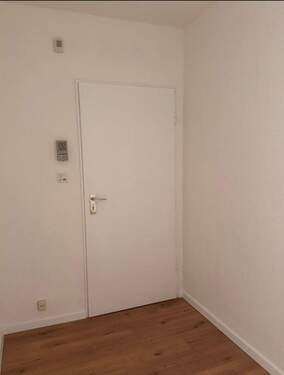 Flur - Etagenwohnung mit 65,00 m&sup2; in Wuppertal zur Miete