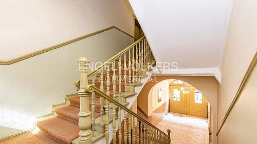Treppenhaus - Voll vermietetes Mehrfamilienhaus in beliebter Mitte-Lage