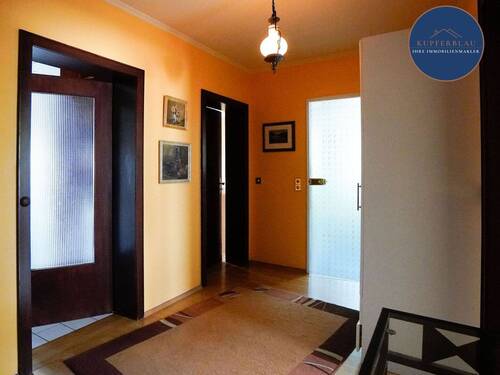 Flur - Etagenwohnung mit 78,00 m&sup2; in Bonn zur Miete