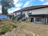 Außenansicht - Großes Ein- bis Zweifamilienhaus in idyllischer Lage mit mit starken Renovierungsbedarf