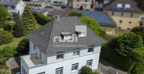 Frontaufnahmern - 6 Zimmer Einfamilienhaus in Lage