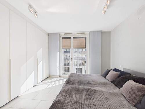 Schlafzimmer mit Jalousinen - 