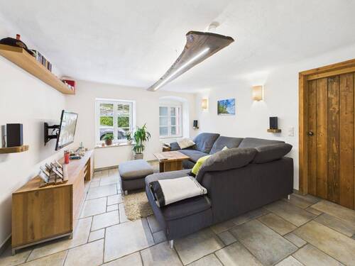 CAM04517G0-PR0004-STILL014.jpg - 