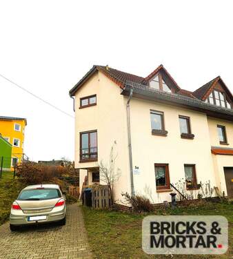 Haus vorne - 6 Zimmer Reihenendhaus in Tharandt / Grillenburg