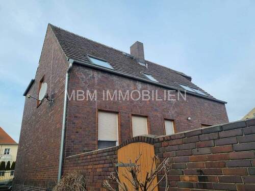 Ansicht aus dem Garten - 7 Zimmer Einfamilienhaus in Großräschen