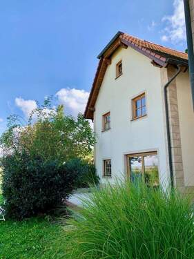 Separates Gebäude mit Wellnessbereich und Garage - 