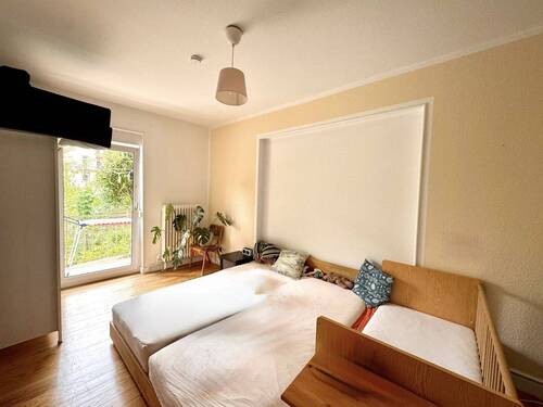 Schlafzimmer m. Zugang z. Balkon - Etagenwohnung mit 83,60 m&sup2; in Kaiserslautern zur Miete