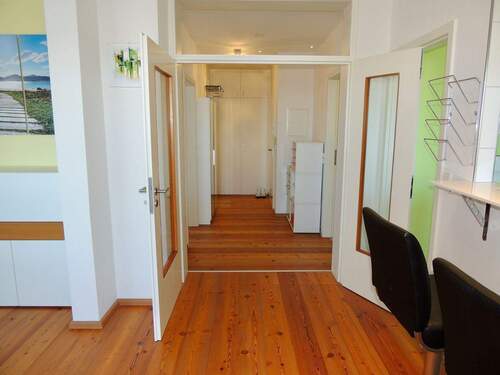 ...vom Wohnzimmer getrennt ist - 