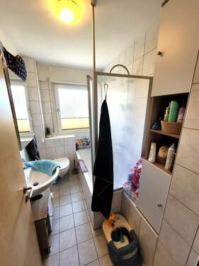 Erdgeschoss Bad - 6 Zimmer Mehrfamilienhaus, Wohnhaus in Rüsselsheim